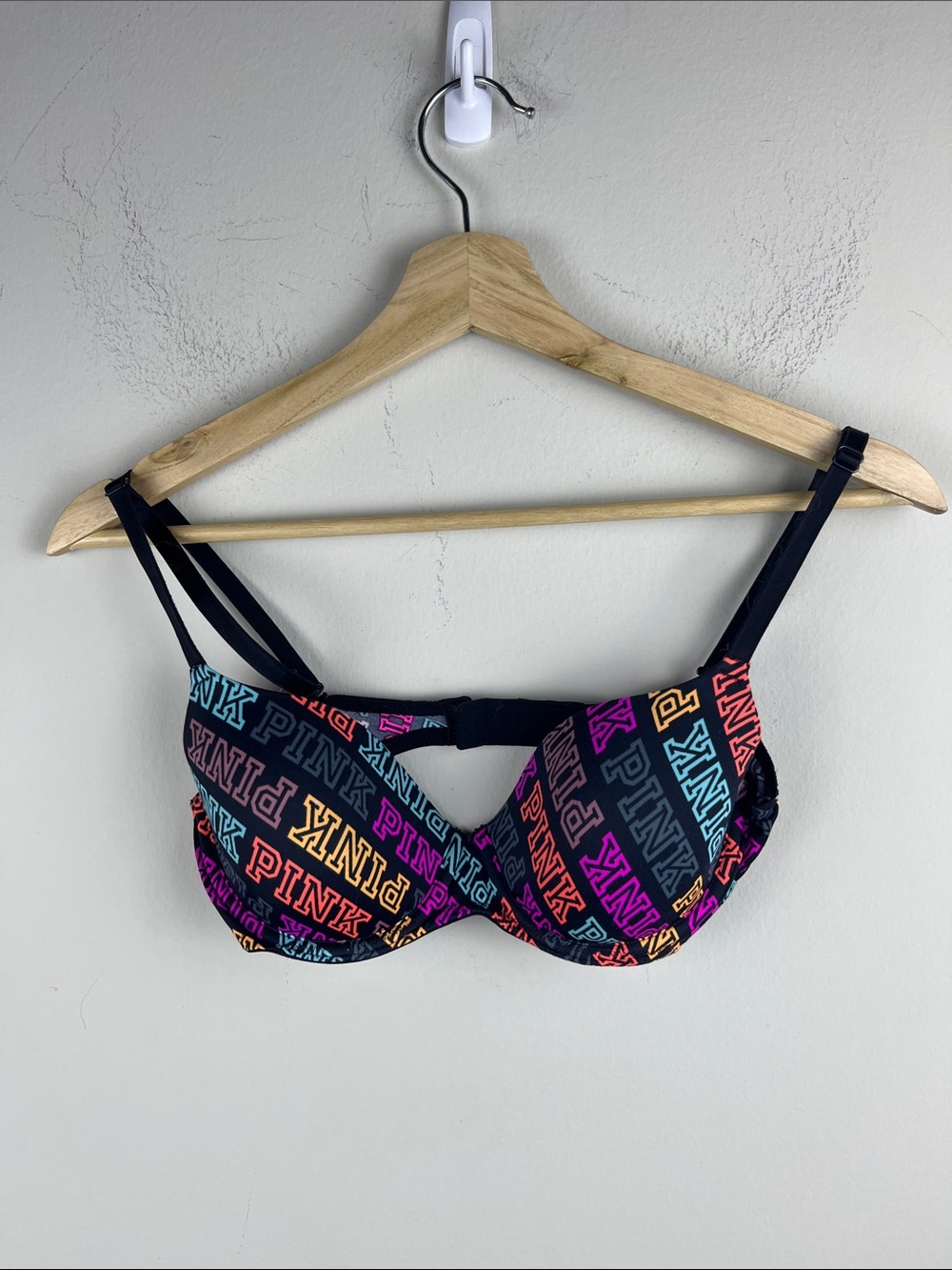 PINK Victoria's Secret Women's 34B Black Bra Multicolor Logo Print VS